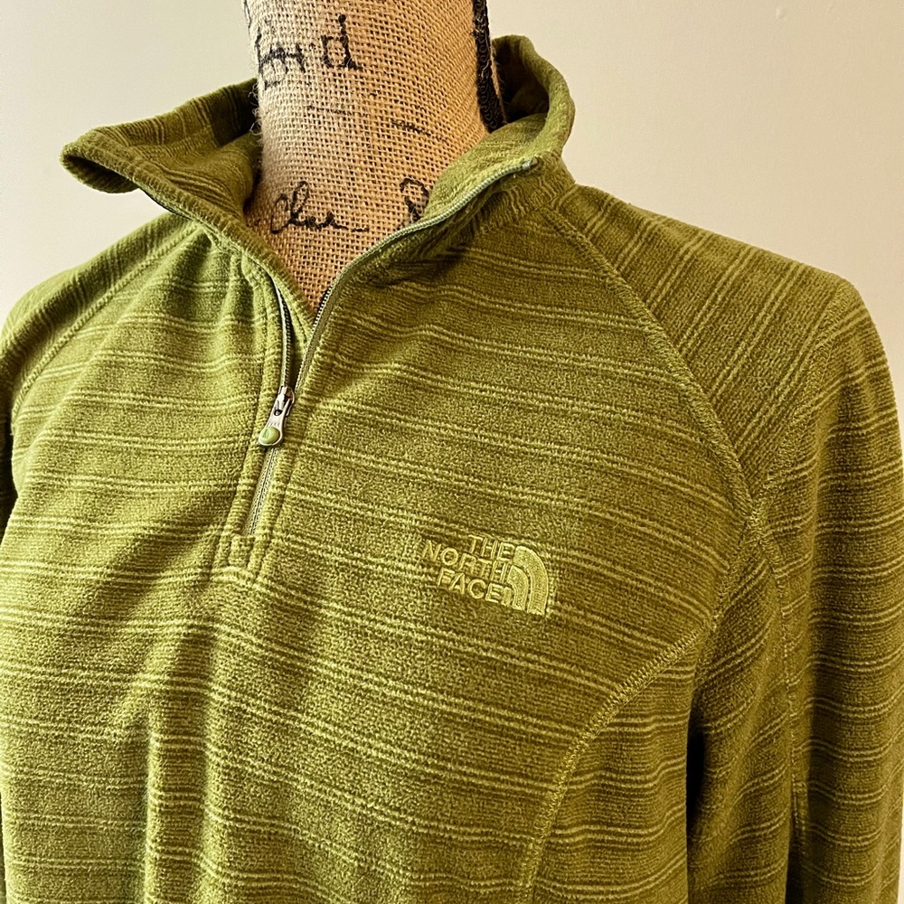 Ladies The North Face fleece pullover